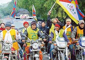 Tibetan students’ rally for peace on the way to Delhi from Dharamsala reaches Chandigarh