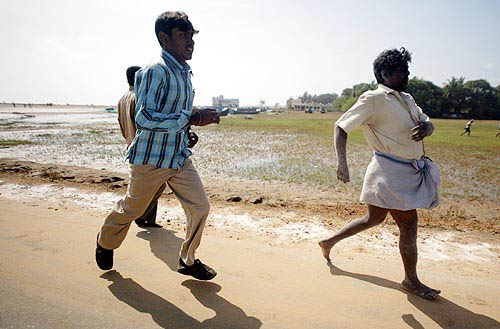 Local residents and relief workers run for safety after a warning of another tsunami was issued on televsion in Cuddalore, about 180 km south of Chennai on December 30.  Reuters