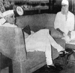 A file picture of Maulana Habib-ur-Rehman Ludhianvi with Pandit Nehru
