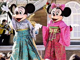 Mickey (L) and Minnie Mouse dressed in kimonos wave to greet guests during a New Years event at Tokyo DisneySea in Urayasu, suburban Tokyo, on Saturday.