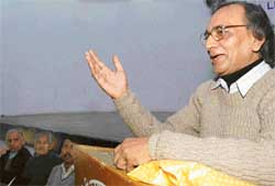 Mr Balbir Tanha addresses a meeting of the Readers and Writers Society at Gandhi Smarak Bhavan in Sector 16, Chandigarh, on Sunday. 