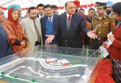 The UT Administrator, Gen S.F. Rodrigues, explains to the Chief Architect, Ms Renu Saigal (extreme right) on what more is required at the upcoming ISBT in Chandigarh on Monday. 