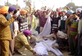PSEB employees protest against unbundling of the board in Moga