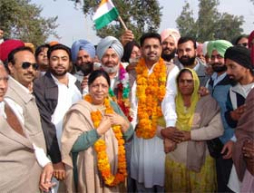 Newly appointed district Congress chief Ranwinder Singh Pappu being welcomed in Moga
