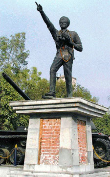 Statue of Major Bhupinder Singh also sans a plaque in Ludhiana