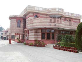 The city can boast of many such palatial houses but civic amenities in most parts are grossly lacking