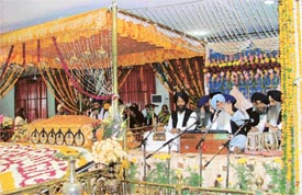  Kirtan being performed in Dukhnivaran Sahib Gurdwara 