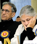 Delhi Lt-Governor B.L. Joshi and Chief Minister Sheila Dikshit during a Sarvdharam Sadbhav Sangosthi Avam Mangal Bhavana Samaroh 