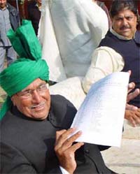 INLD President and Haryana Chief Minister Om Prakash Chautala shows the second list of party candidates in Chandigarh
