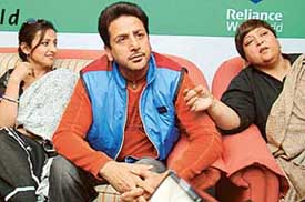Divya Dutta, Gurdas Mann and Manjit Mann discuss film Des Hoyaa Pardes at Reliance Web World in Sector 35, Chandigarh on Thursday.
