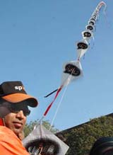 Syed Jamaluddin displays his kite flying skills with 250 kites on a single string during a show organised at the Sector 17 Plaza in Chandigarh 
