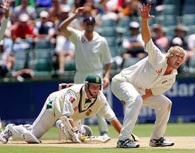 Englands Matthew Hoggard appeals successfully for the dismissal of South African captain Graeme Smith on the third day of the fourth Test in Johannesburg 