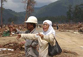Wati tries to find the location of her house