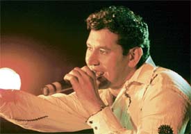 Folk singer Gursewak Maan entertains Sutlej Club members in Ludhiana