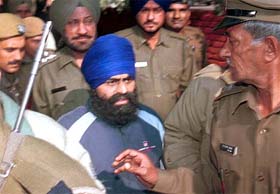 Davinder Pal Singh Bhullar, a militant of the Khalistan Liberation Force, tries to speak to reporters outside the District Courts in Chandigarh