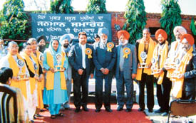 A group picture of the 20 headmasters who were honoured by the Headmasters Association.