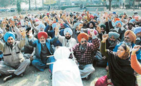 Members of the Democratic Teachers Front stage a dharna against “anti-teacher” policies of the state government at the Mini Secretariat in Ludhiana on Wednesday.