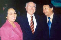 Manjit Boparai (first from right, along with his wife) with the Australian Prime Minister, Mr John Howard at a dinner hosted in his honour by Mr Howard