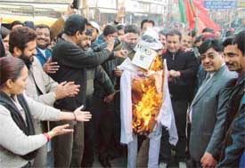 Activists of the BJP and the Bharatiya Janata Yuva Morcha burn an effigy of Rashtriya Janata Dal president and Railway Minister Laloo Prasad Yadav in Ludhiana on Thursday