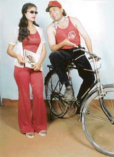 Sudesh Lehri on the sets of Alpha Gaddi