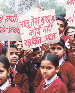 Schoolchildren protesting against the failure of the Bihar Government to rescue a kidnapped student at Bihar Bhawan in the Capital. 