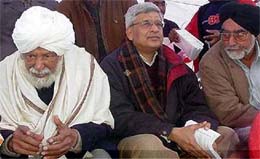 CPM general secretary Harkishen Singh Surjeet, along with Politburo member Prakash Karat and state secretary Balwant Singh, talks to newspersons at Mansuran, near Ludhiana, on Sunday