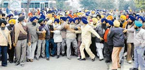Activists of the Shiromani Akali Dal hold a protest at the PSEB Secretariat against erratic power supply in Ludhiana on Monday