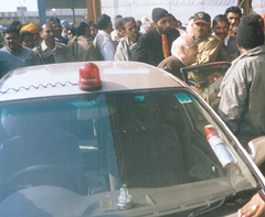 Senior BJP leader Madan Lal Khurana gets into a car that has a red light atop it, after addressing an election rally at Tarawari in the Nikokheri Assembly constituency