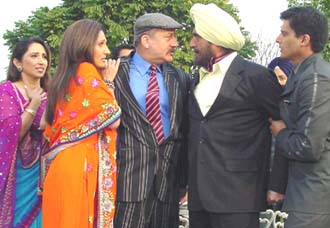 Raj Babbar at the sets of Punjabi film "Yaaran Naal Bharan"