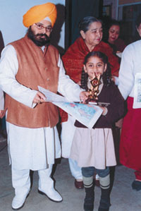 Congress leader Paramjeet Singh Pamma giving a prize to the winner of the Inter-School Colour Contest, organised by Shaheed Bishan Singh Memorial Senior Secondary School, Mansarovar Garden, in the Capital.