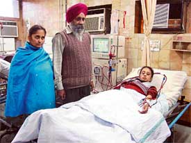 Gurdeep Kaur with her parents in the CMCH, Ludhiana