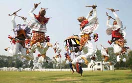 Folk dancers of Gujarat rehearse for the National Award for Traditional Dance 2005