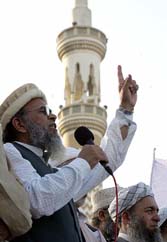 Opposition Islamic alliance leader Munawar Hassan makes a speech during a rally to show solidarity with the people of Kashmir in Karachi on Saturday