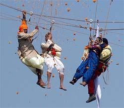 The wedding of Ashirwad Ayre and Bharati Patil being solemnised mid air at a valley crossing