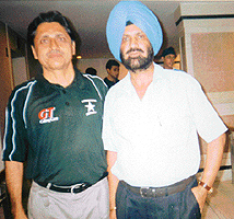 Indias Harcharan Singh and Pakistans Samiullah Khan