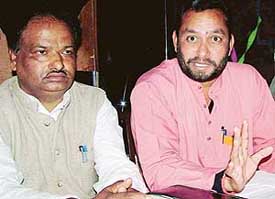 Shiv Sena president Pawan Kumar Gupta addresses a press conference at Mohali on Saturday