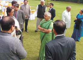 Chief Minister Sheila Dikshit interacting with mediapersons during a get together 