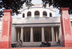 A view of Rajindra Kothi from inside the Baradari Gardens