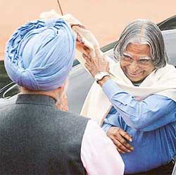 Prime Minister Manmohan Singh greets the President, Dr A.P.J. Abdul Kalam, his right-arm in sling, during the welcome ceremony for Italian President Carlo Azeglio Ciampio at Rashtrapati Bhavan in New Delhi on Monday. 