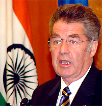 Dr Heinz Fischer, President of Austria, addressing Indian industrialists at a press conference jointly organised by CII and Ficci in New Delhi 