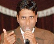 Folk singer Balbir Boparai perfoms at GNIMT’s Expressions-2005 in Ludhiana on Friday