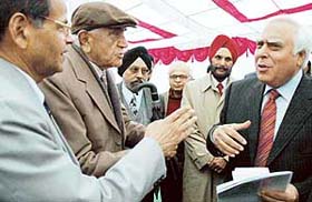 The Union Minister of State for Science and Technology and Ocean Development, Mr Kapil Sibal, interacts with the Vice-Chancellor of Panjab University, Prof K.N. Pathak