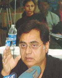 Ghazal maestro Jagjit Singh addressing a press conference on the 10th anniversary of Snehi, in the Capital
