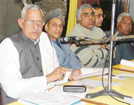 Mr Shyam Behari Mishra, president, Akhil Bharatiya Udyog Vyapar Mandal, and Mr Amrit Lal Jain, president, Punjab Pradesh Beopar Mandal, at a news conference