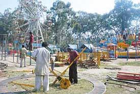 Preparations are on for the Festival of Gardens  2005 at Zakir Rose Garden in 