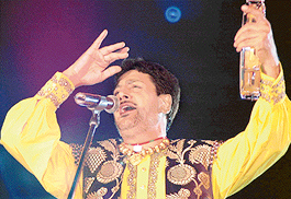 Punjabi singer Gurdas Mann performs during Jhankar-2005 at Panjab University in Chandigarh on Friday evening. 
