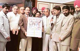 Mr S.K. Sharma, Commissioner, Municipal Corporation, releases a calendar of the Municipal Sanitary Inspectors Association