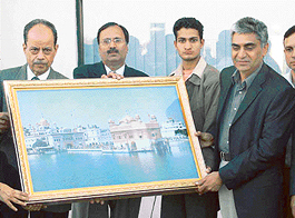 Dr T.S. Kler (extreme right) being honoured by staff members of Escort Hospital