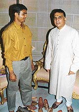 Pappu shows to Sunil Gavaskar the juttis he prepared 