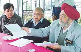 Mr Harjit Singh, chairman, Wool Club addressing a press conference to declare yarn and accessories exhibition. 